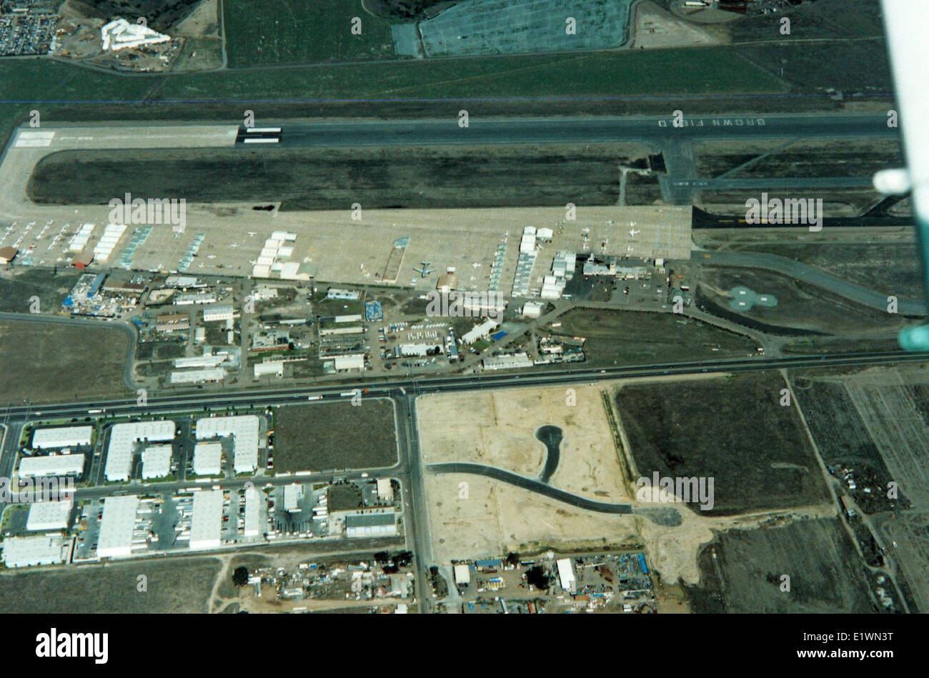 Brown Field è un importante aeroporto situato a San Diego, California, che serve principalmente l'aviazione generale. Ha una ricca storia nell'aviazione militare e nella formazione degli aerei. Foto Stock