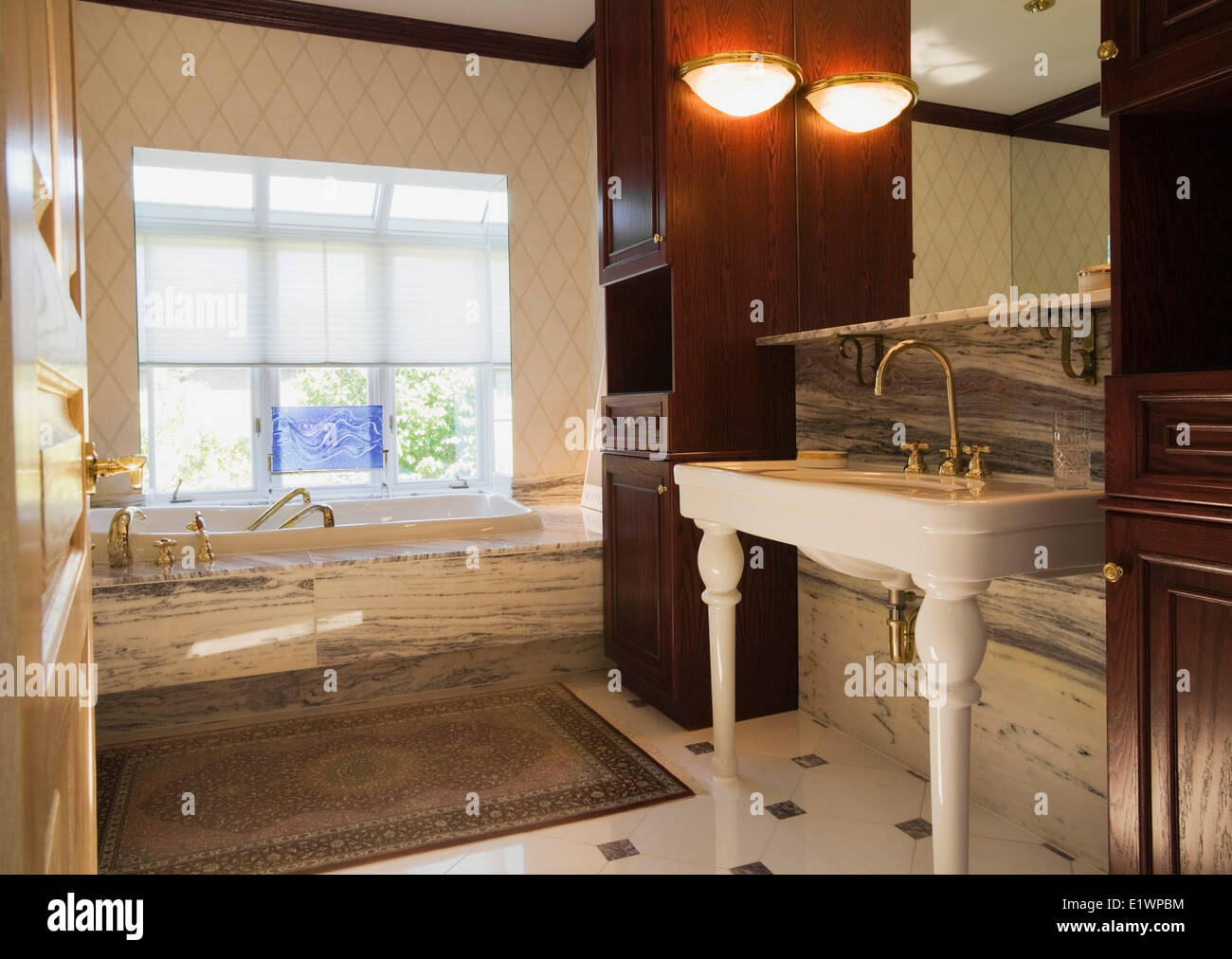 Stanza da bagno per gli ospiti all'interno di una casa residenziale, Quebec, Canada. Questa immagine è di proprietà rilasciato. CUPR0230 Foto Stock