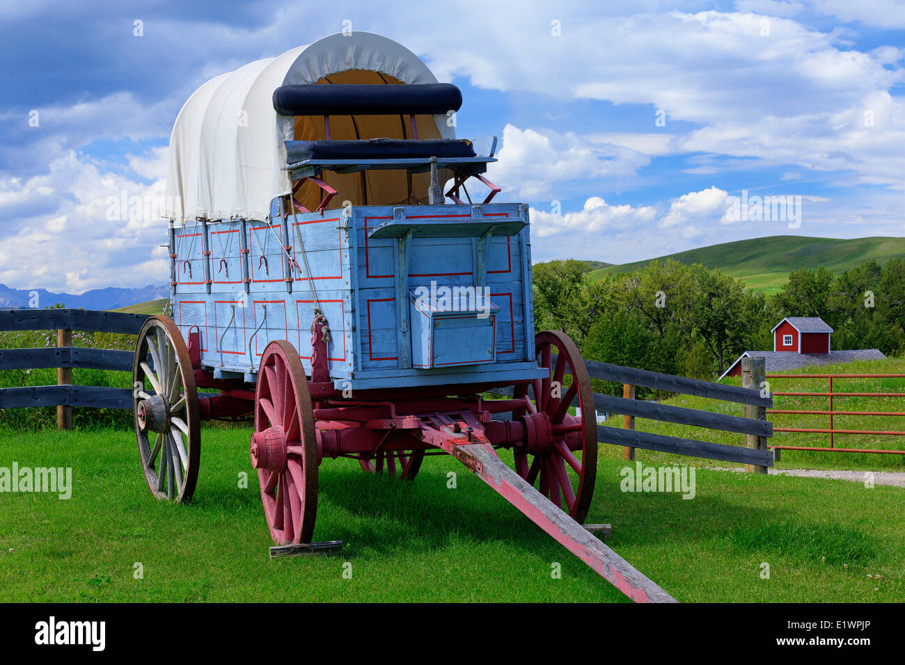 Il carro coperto a due assi a Bar U Ranch National Historic Site, Longview, Alberta, Canada Foto Stock