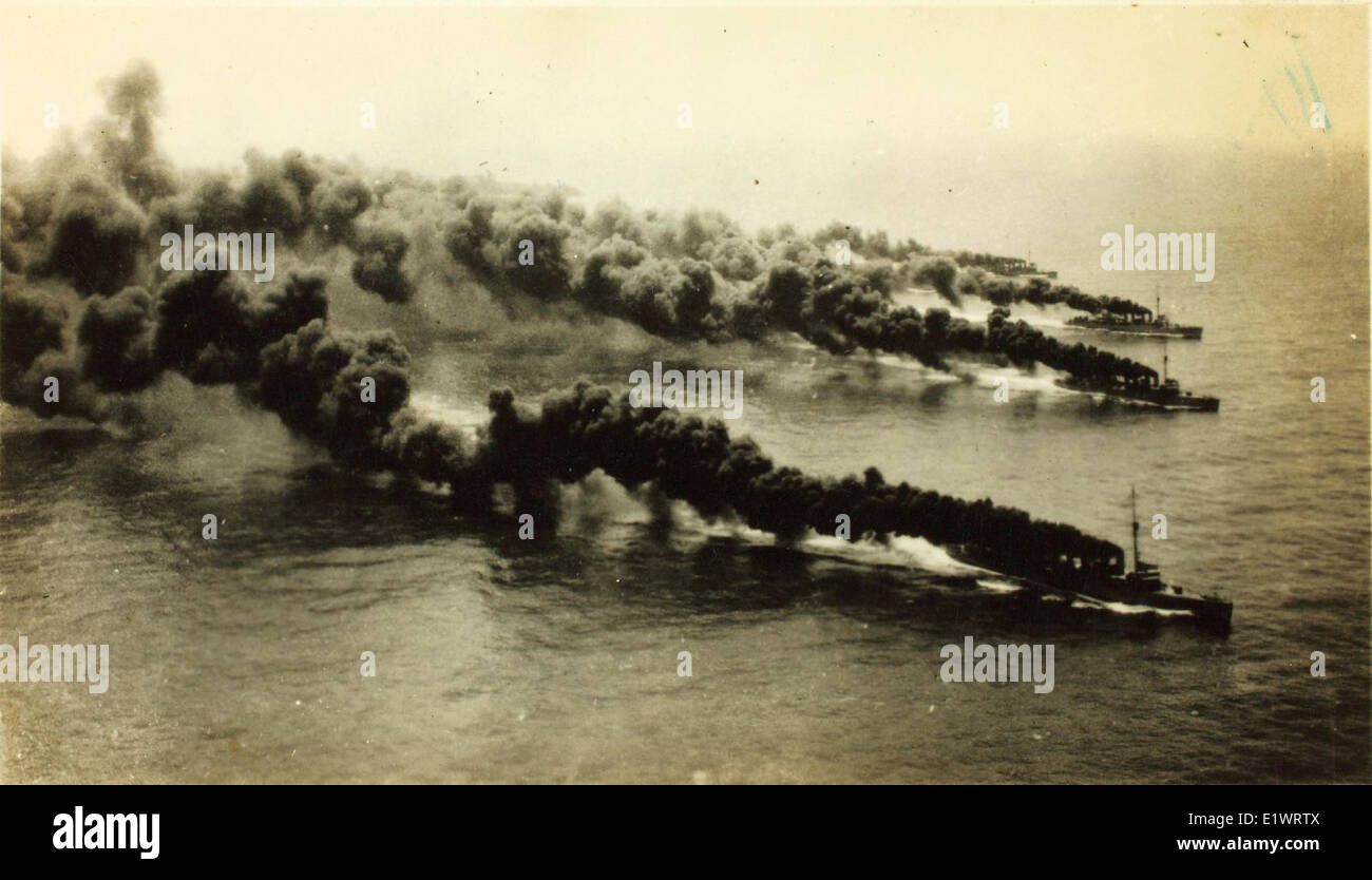 Una vista aerea dall'era della prima guerra mondiale cattura le intense battaglie aeree e le missioni di ricognizione che hanno avuto luogo dal 1914 al 1918. Questi primi sforzi di aviazione gettarono le basi per l'aviazione militare moderna. Foto Stock