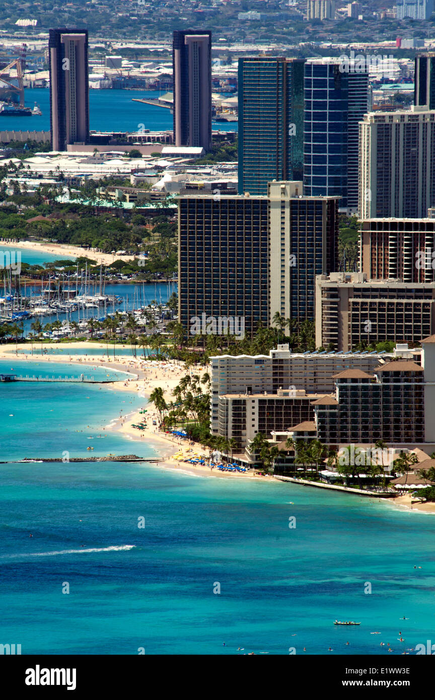 Vista di Waikiki area turistica di Honolulu dal Diamond Head mountain Foto Stock