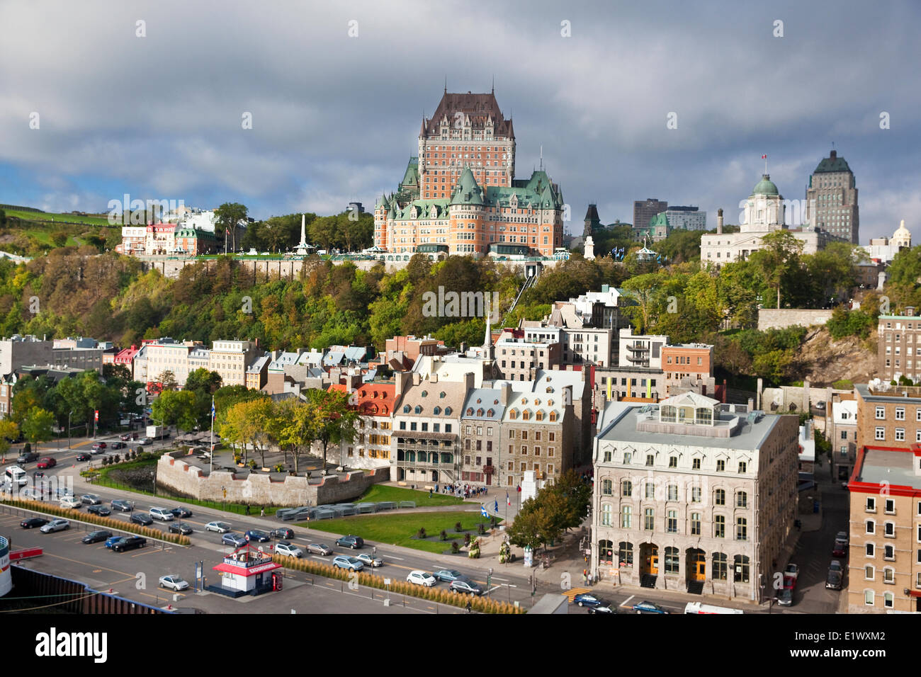 Superiore inferiore Città Vecchia Quebec City Provincia Québec Canada. In piedi in modo visibile nella città alta è Chateau Frontenac un Foto Stock