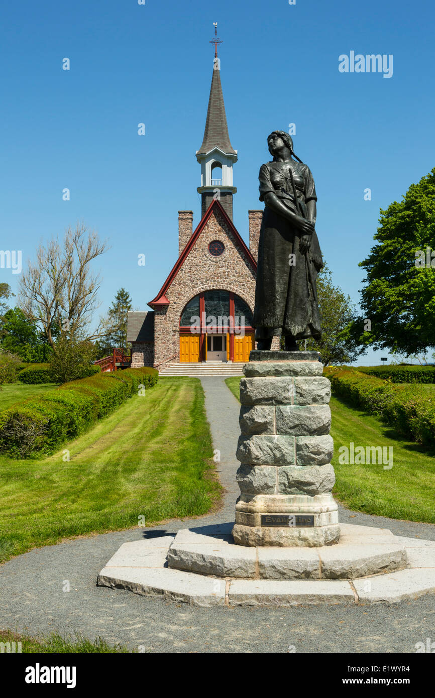 La Chiesa Commemorativa e statua di Evangeline, Grand-Pré National Historic Site, Annapolis Valley, Nova Scotia, Canada Foto Stock