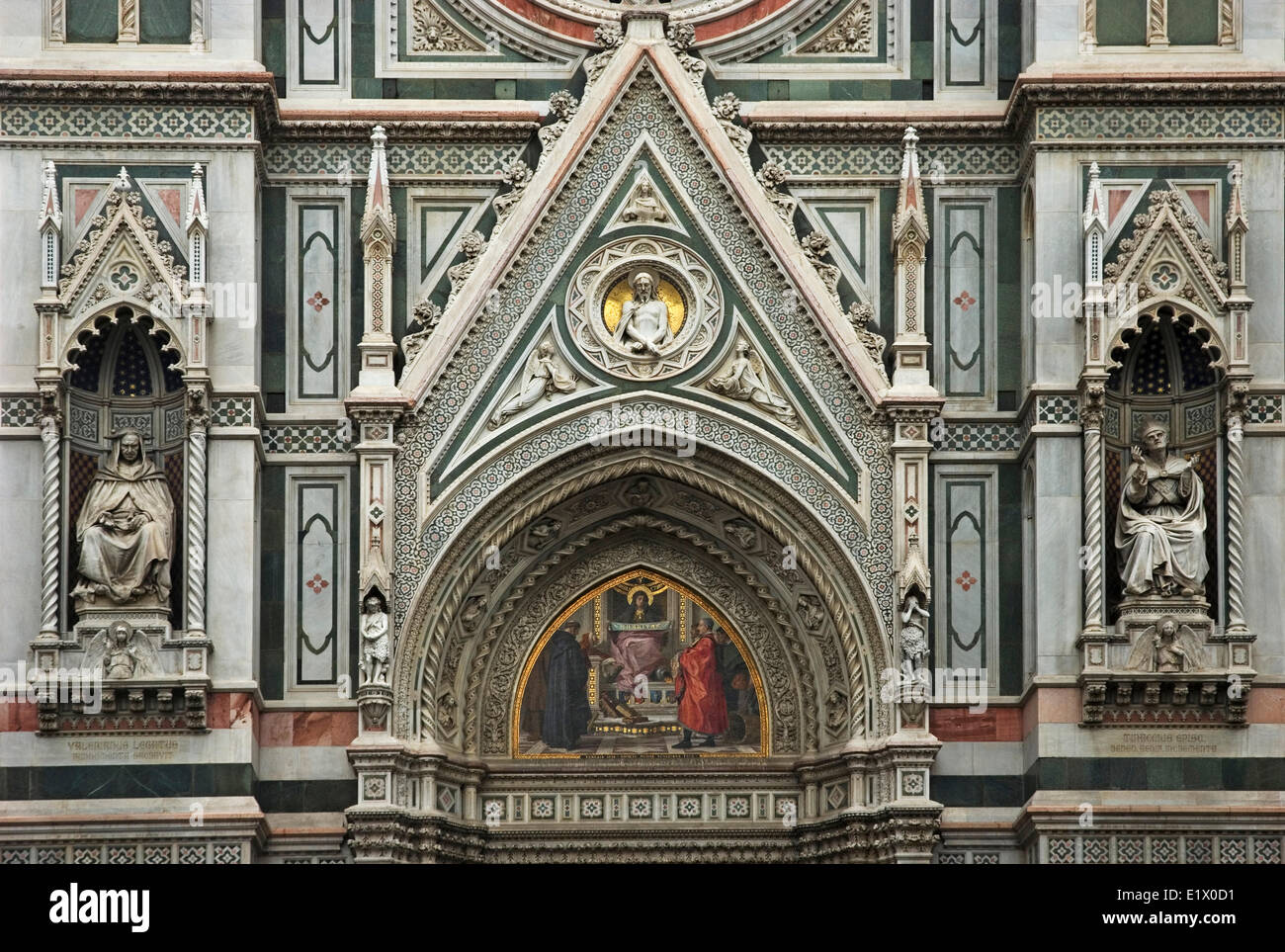 La facciata della Cattedrale di Santa Maria del Fiore , Firenze , Italia Foto Stock