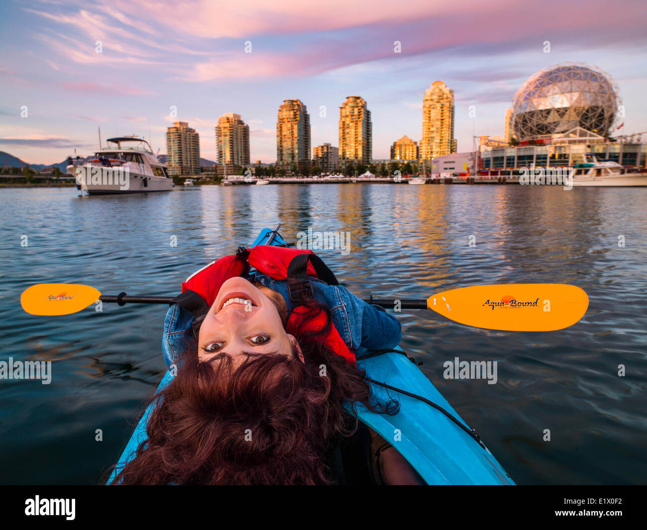 Il kayak. false creek, Vancouver, British Columbia, Canada Foto Stock