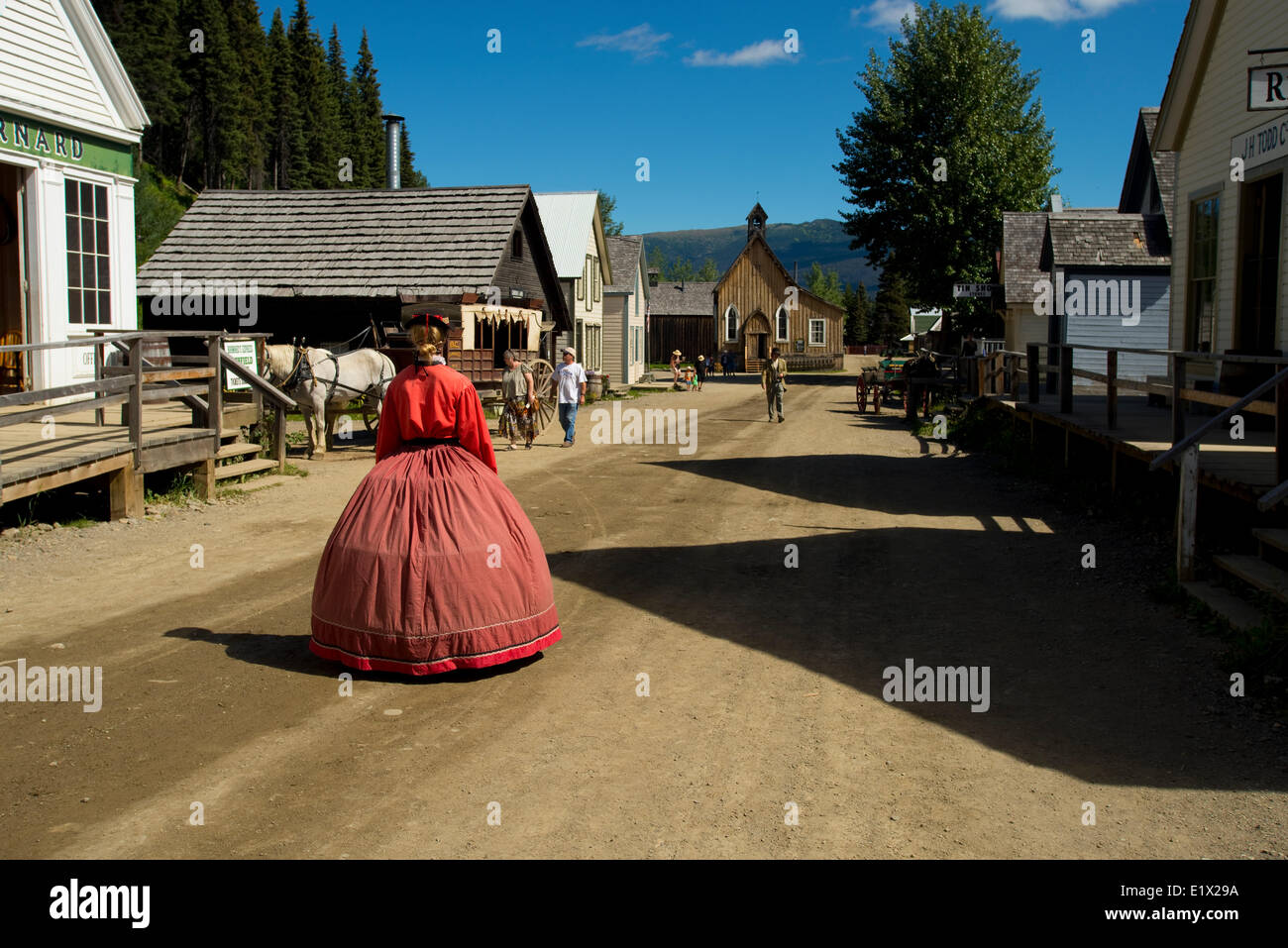 Periodo rievocazione. Street theare attori nella storica Gold Rush città di Barkerville. Regione Cariboo, British Columbia. C Foto Stock