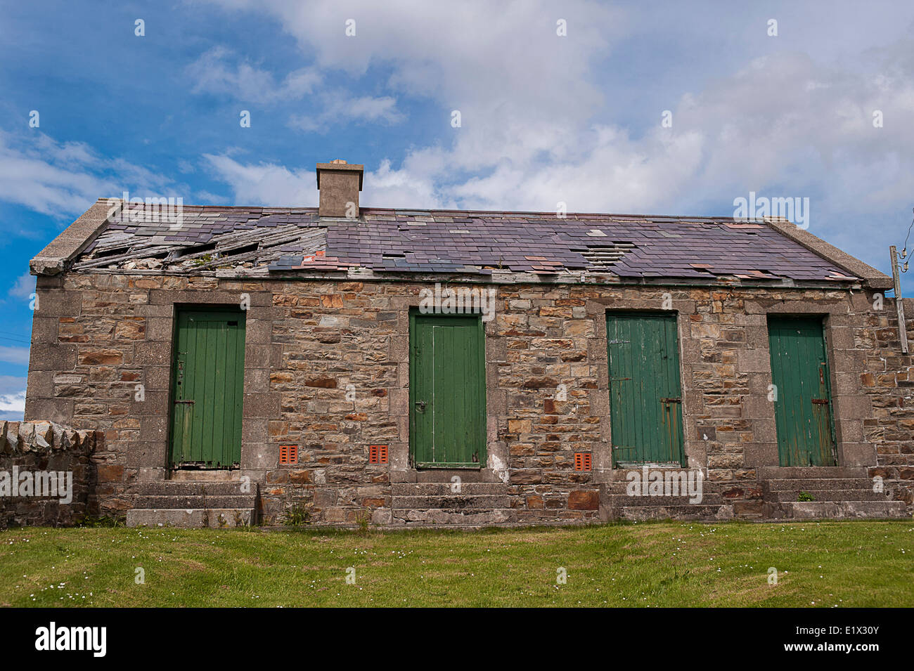 Abbandonata la pietra rifugio militare di Fort Dunree, Linsfort, County Donegal, Irlanda Foto Stock