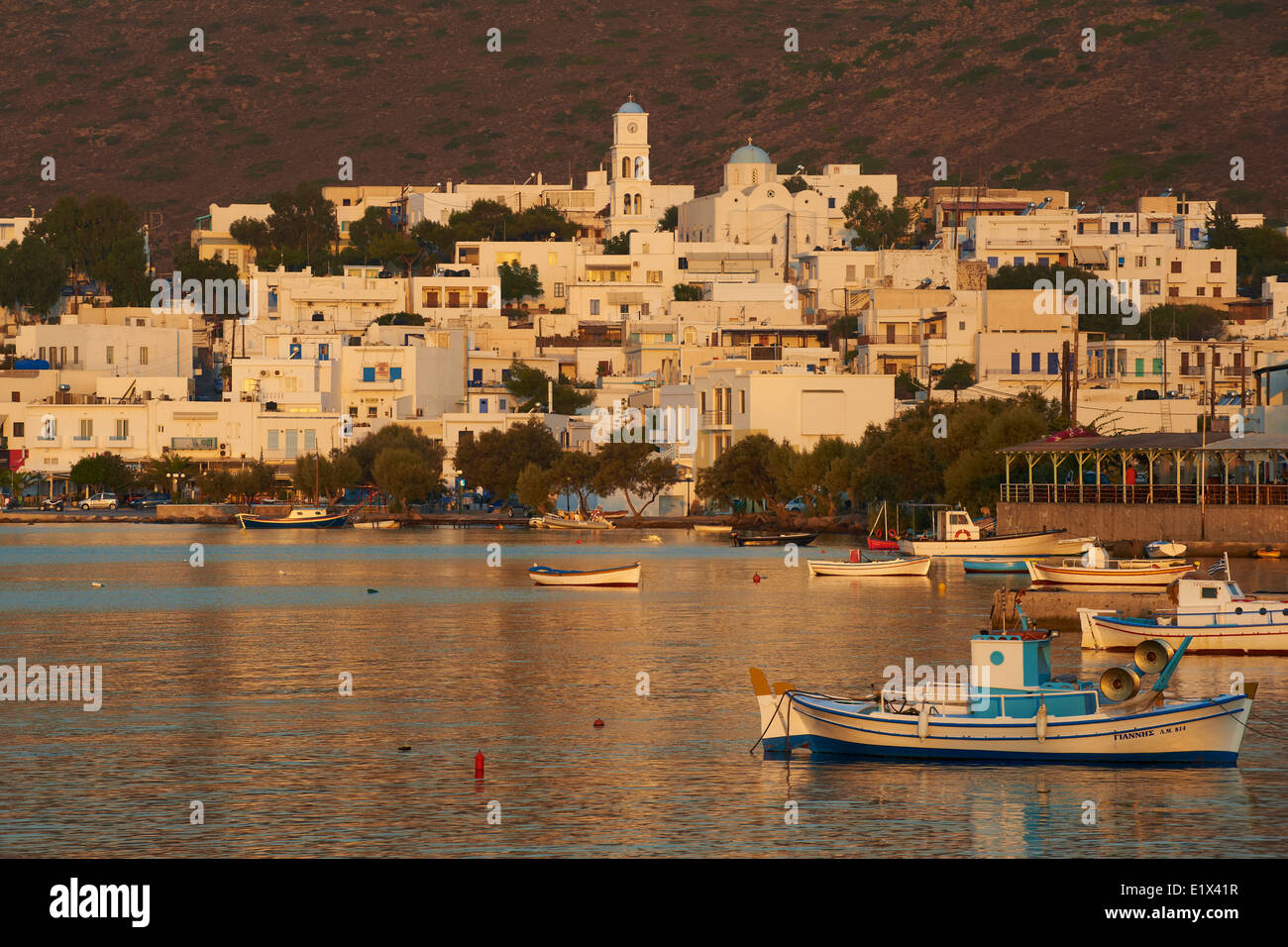 Grecia CICLADI Milos, Adams città e porto Foto Stock