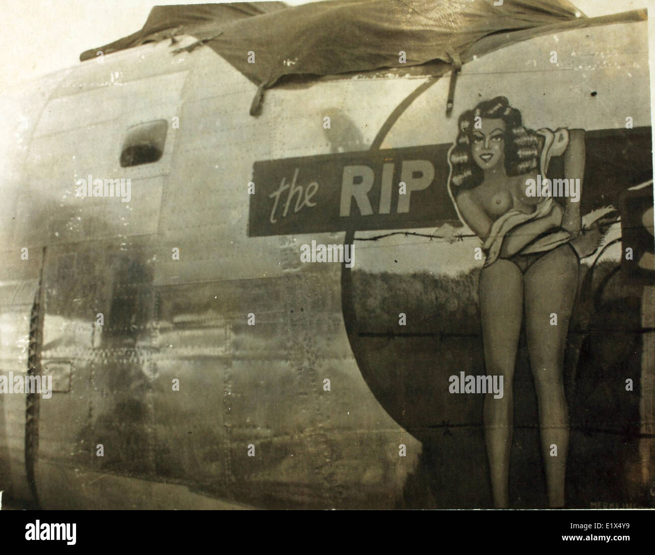 Questa immagine mostra i membri e gli aerei del 3rd Bomb Group durante la seconda guerra mondiale (1939-1945). Il gruppo era noto per le sue missioni di bombardamento strategico, in particolare nel teatro del Pacifico. Foto Stock