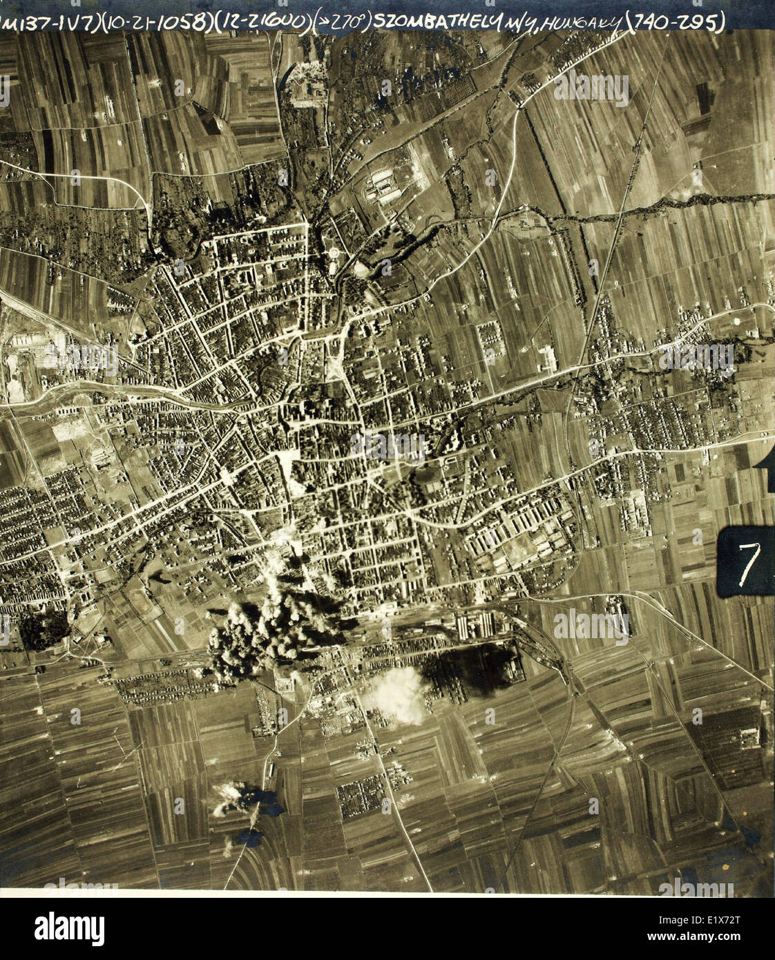 Il 455th Bomb Group, attivo durante la seconda guerra mondiale, fu responsabile di numerose missioni di bombardamento contro le principali installazioni nemiche. Questa immagine riflette il loro ruolo nella campagna aerea alleata durante la guerra. Foto Stock