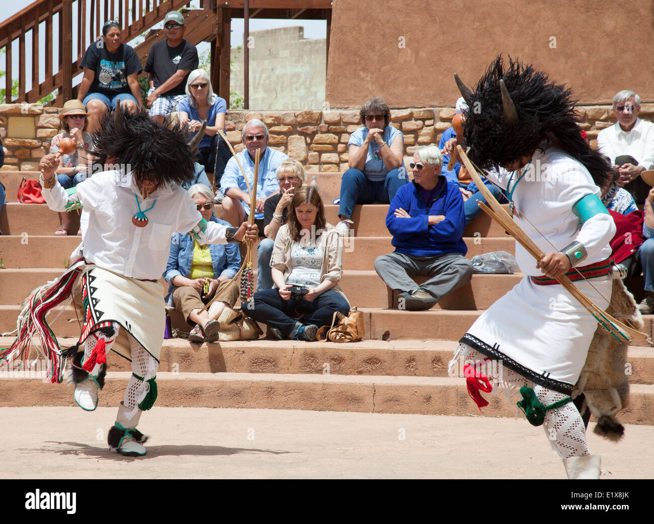 Cortez, Colorado - il Canyon di Oak ballerini di Jemez Pueblo nel Nuovo Messico eseguire durante l'Indiano Arte & Cultura Festival. Foto Stock
