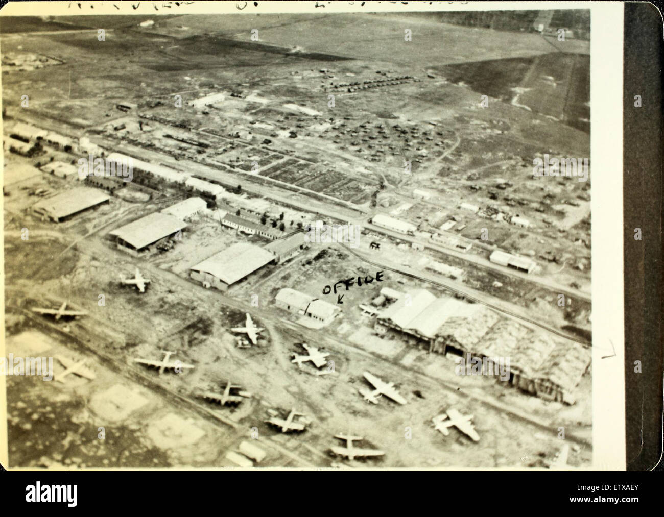 Questa fotografia, scattata durante la seconda guerra mondiale, mostra Foggia, Italia, una posizione strategica per le operazioni aeree alleate nel teatro mediterraneo dal 1941 al 1945. Foto Stock