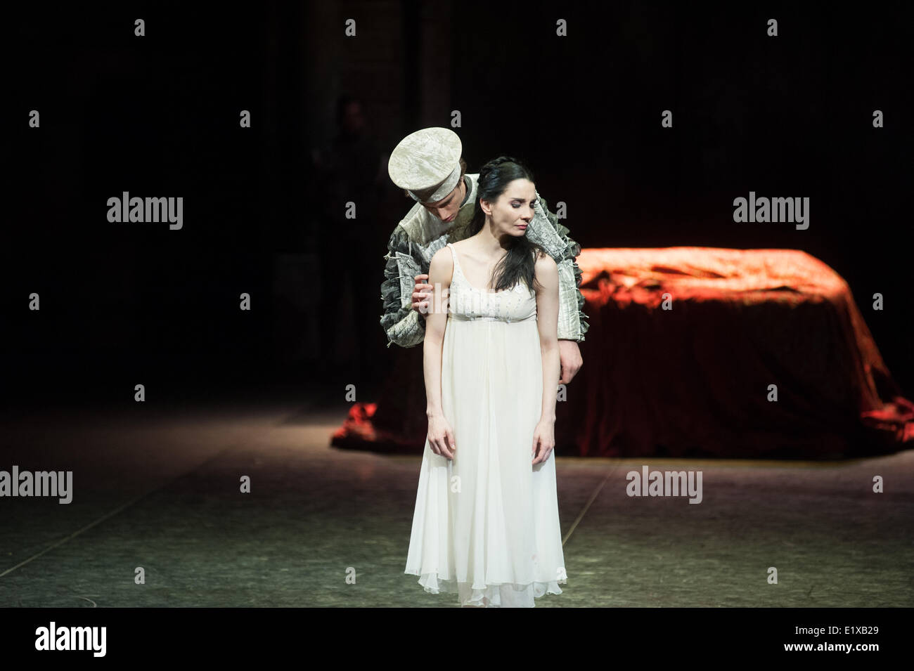 La English National Ballet presenta le prove abito per Romeo e Giulietta interpretato da Tamara Rojo e Carlos Acosta presso la Royal Albert Hall di Londra Credito: Piero Cruciatti/Alamy Live News Foto Stock