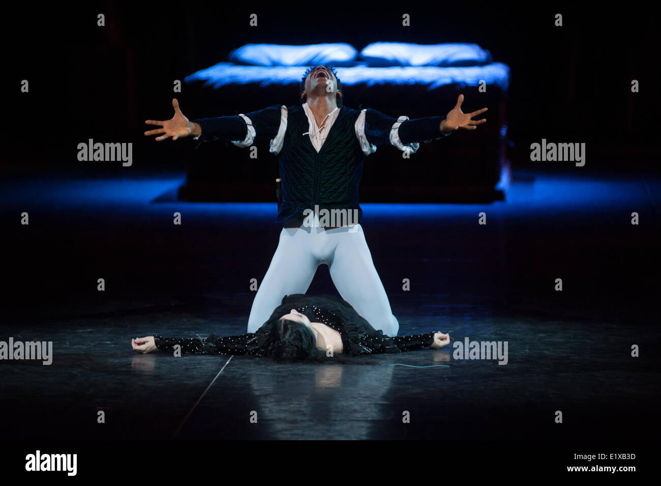 Londra, Regno Unito. Decimo Giugno, 2014. La English National Ballet presenta le prove abito per Romeo e Giulietta interpretato da Tamara Rojo e Carlos Acosta presso la Royal Albert Hall Credito: Piero Cruciatti/Alamy Live News Foto Stock