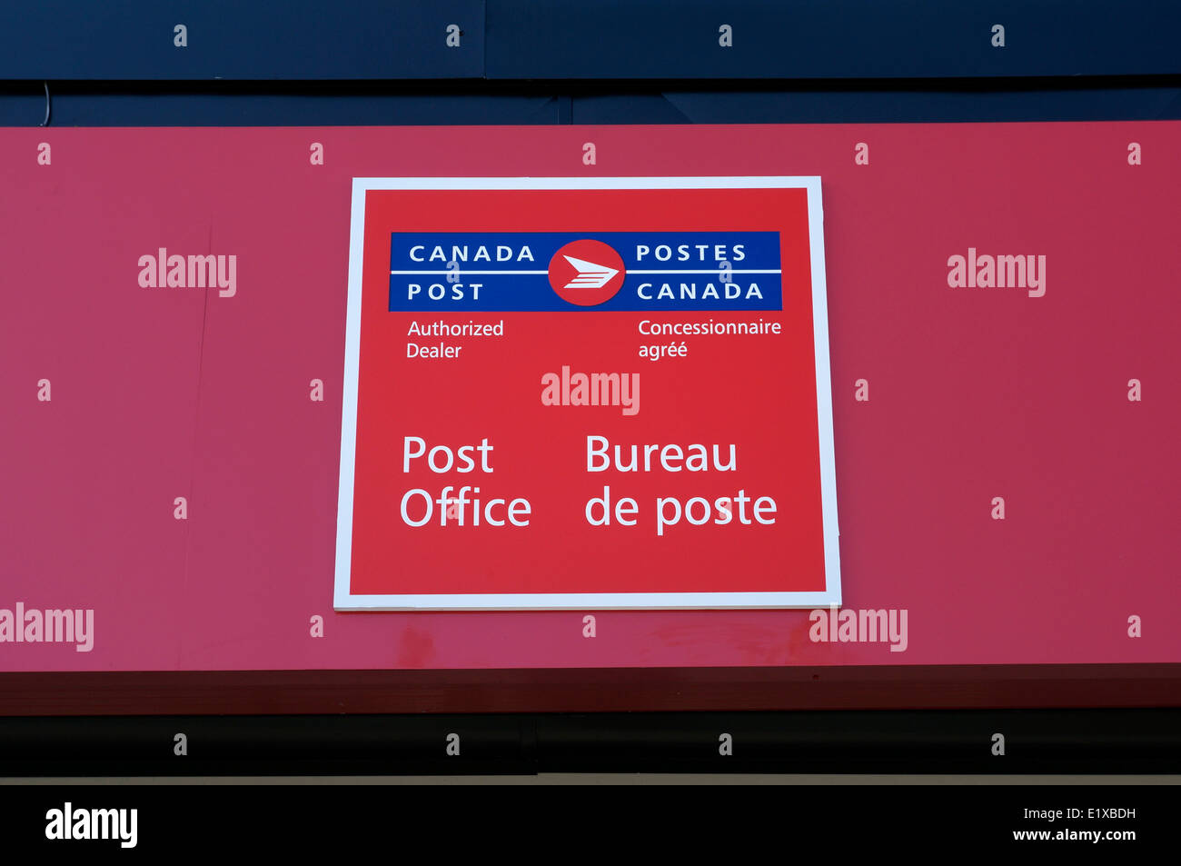 Testo bilingue Inglese e Francese Canada Post Office accedi Kerrisdale, Vancouver, BC, Canada Foto Stock