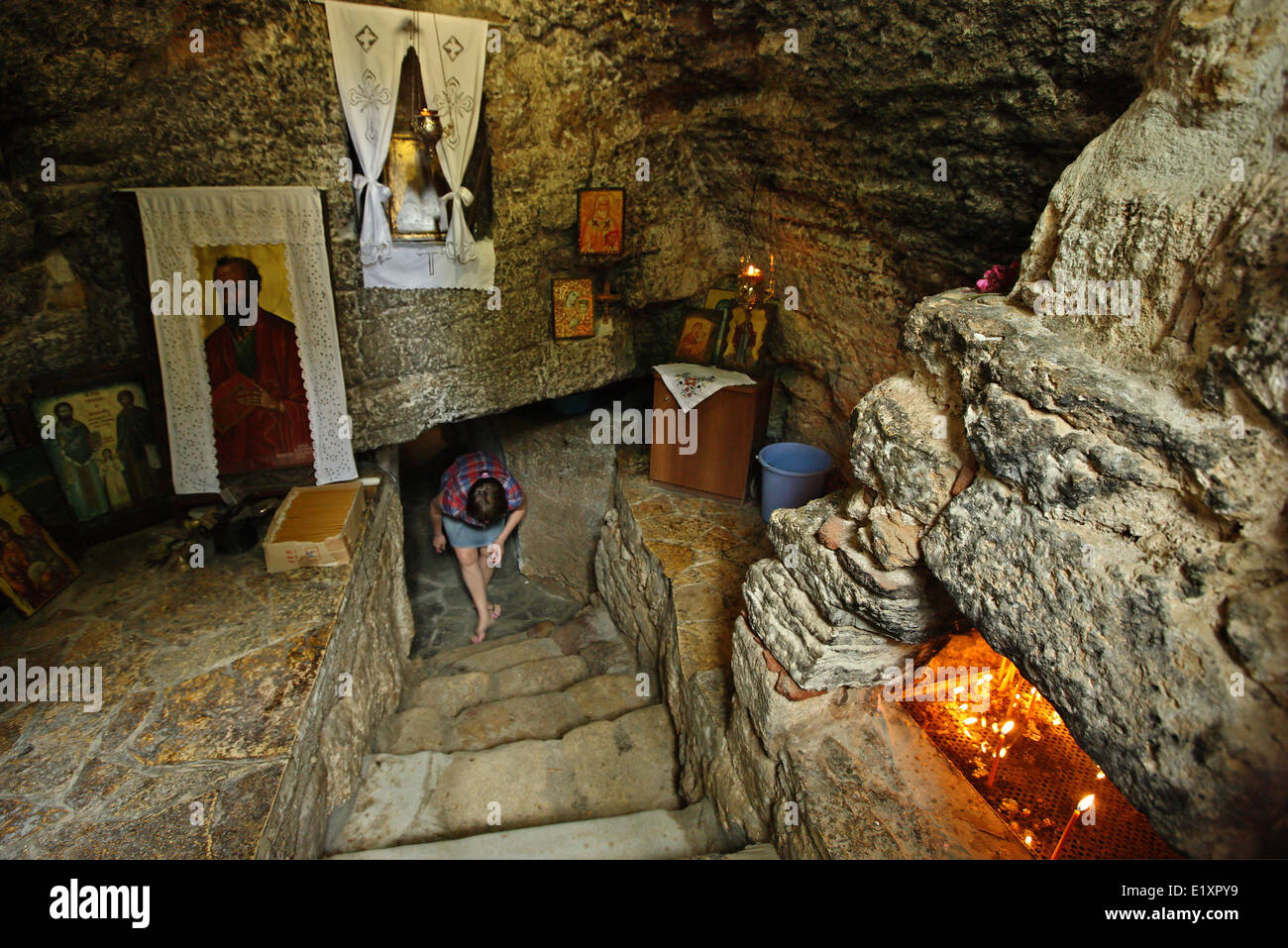 La chiesa sotterranea (cave) di San Paolo (Agios Pavlos), a Nea Fokea (Fokea (Calcidica)), Halkidiki (Calcidica), Macedonia, Grecia Foto Stock