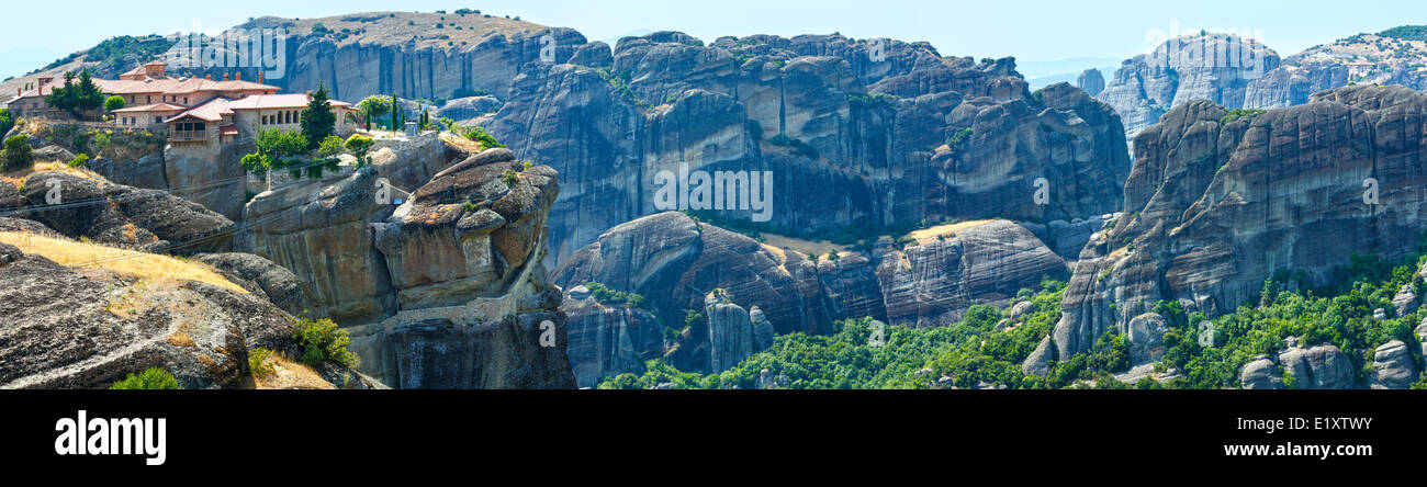 Meteora monasteri rocciosi estate panorama. Foto Stock