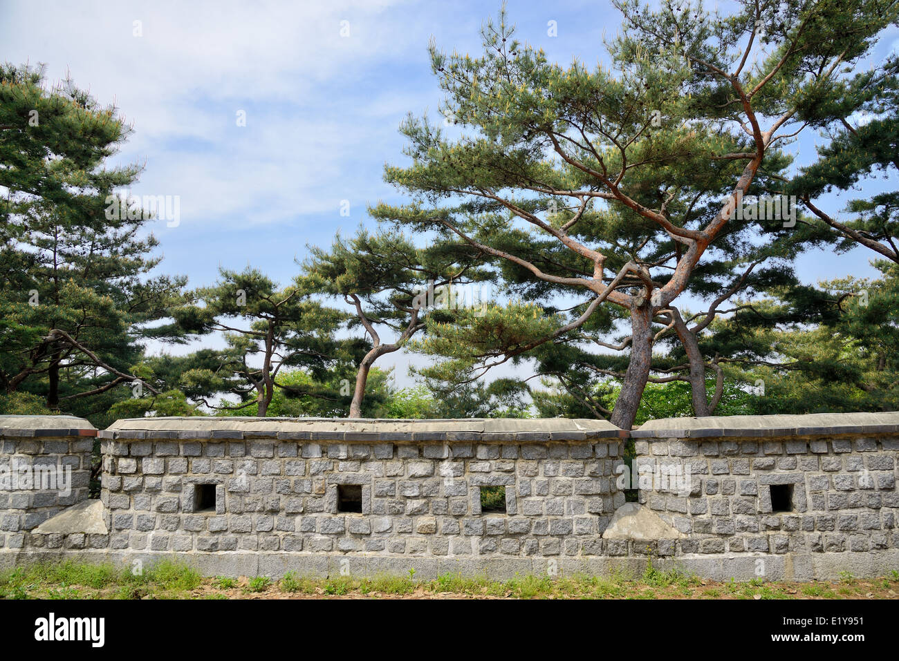 La parete a sud-ovest sperone di Sunwon Hwaseong chiamato Yongdo Foto Stock