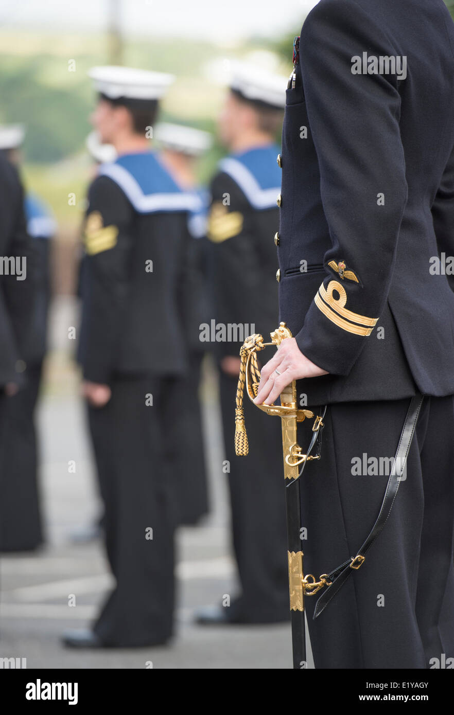 La parata annuale Freedom of Helston, dove il personale sotto il comando del capitano Mark Garrat sfilò a Helston Foto Stock