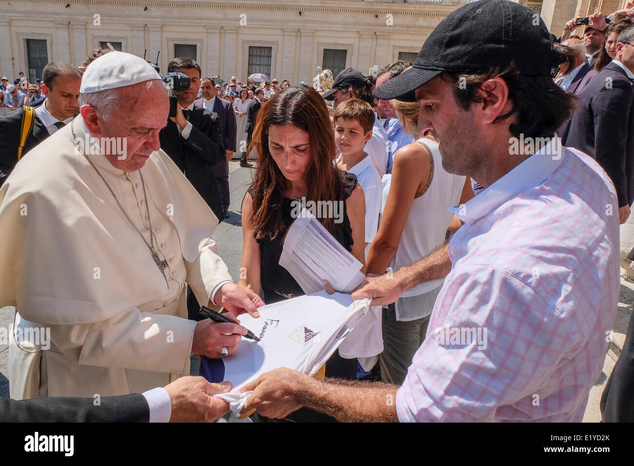 Città del Vaticano Piazza San Pietro, Italia. 11 giugno 2014. L'Italia. 11 giugno 2014. Papa Francesco, Udienza generale del 11 giugno 2014 Credit: Davvero Facile Star/Alamy Live News Foto Stock