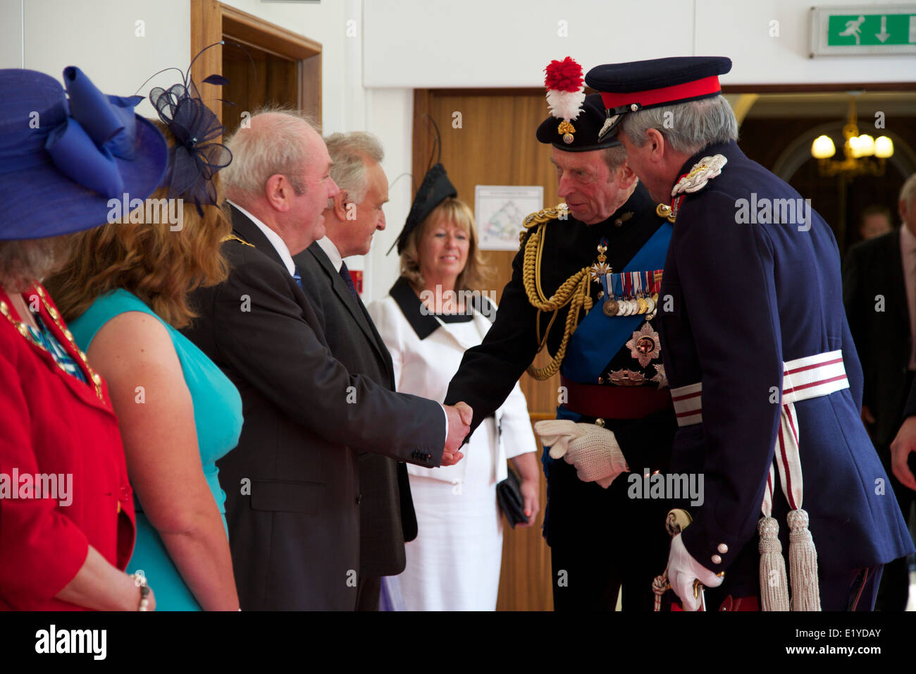 S.a.r. il Duca di Kent incontra Brian Moss il presidente del Warwickshire County Council Foto Stock