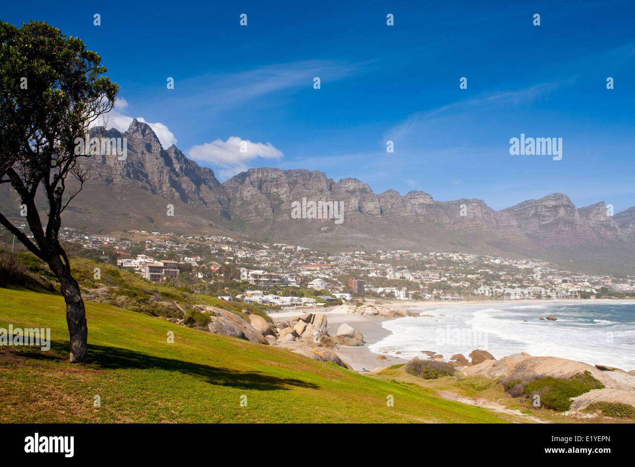 Camps Bay e di Clifton, i dodici apostoli nei pressi di Città del Capo, Sud Africa Foto Stock