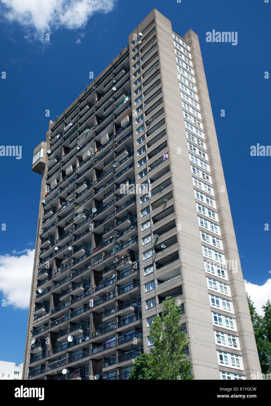 Trellick Tower, a nord di Kensington, Londra progettato da Erno Goldfinger Foto Stock