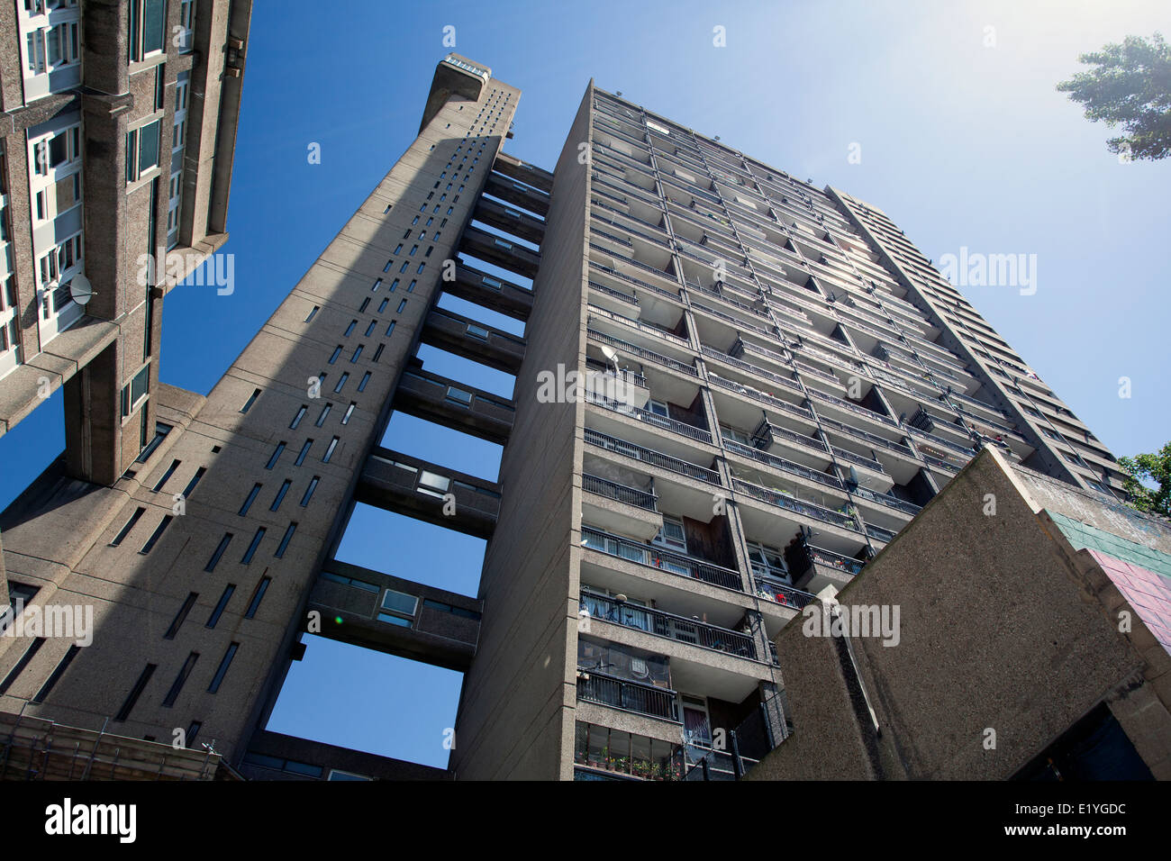 Trellick Tower, a nord di Kensington, Londra progettato da Erno Goldfinger Foto Stock