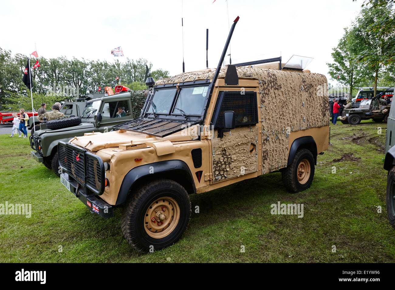 Esercito britannico strappare landrover nel deserto modello di colore a un veicolo militare visualizzare bangor Irlanda del Nord Foto Stock