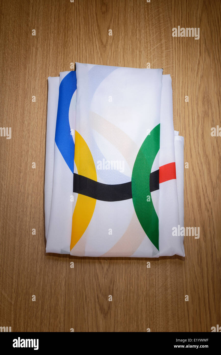 Ripiegate bandiera olimpica Foto Stock