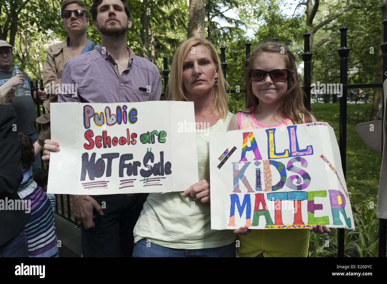 Dimostrazione di NYC scuola pubblica i genitori, gli insegnanti e gli studenti contro le scuole Charter a City Hall il 17 maggio 2014. Foto Stock