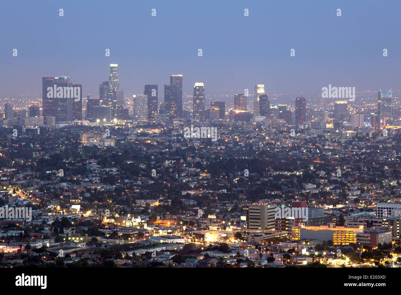 Il centro cittadino di Los Angeles skyline della città di notte Foto Stock