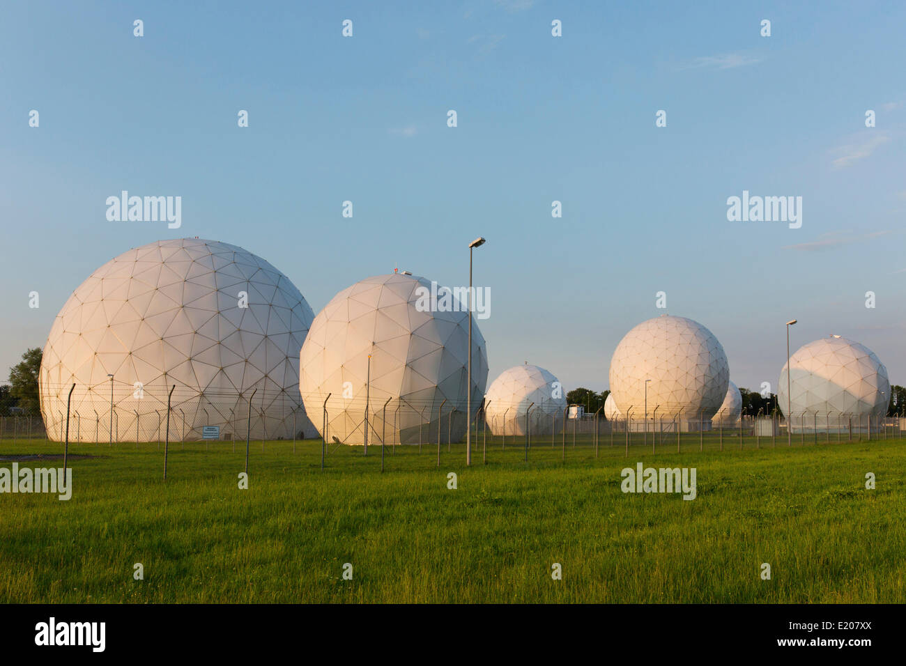 Radome della ex sorveglianza Echelon stazione stazione di campo 81, Bad Aibling, Chiemgau, Alta Baviera, Baviera, Germania Foto Stock