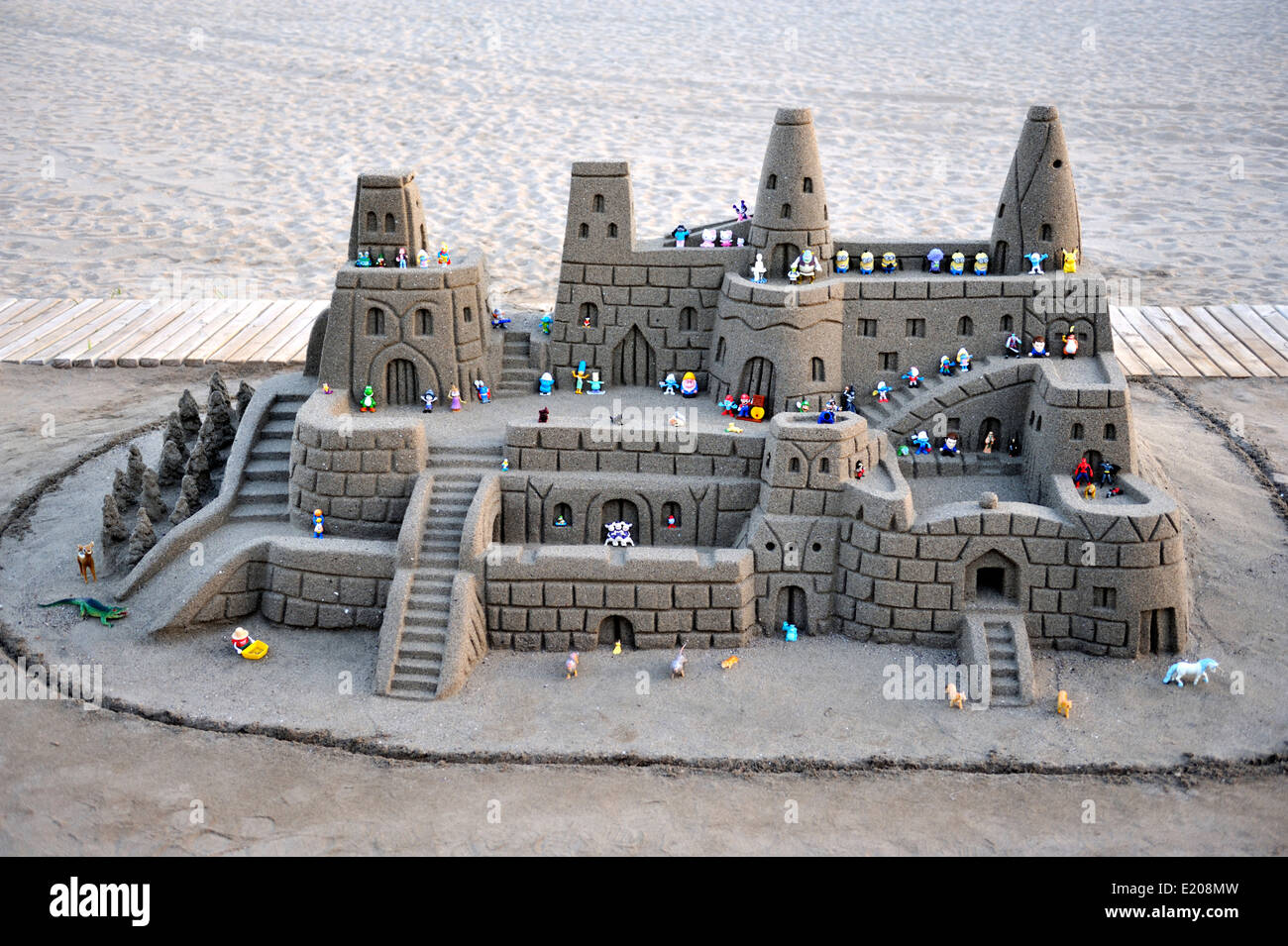 Castello di sabbia sulla spiaggia di Tenerife Foto Stock