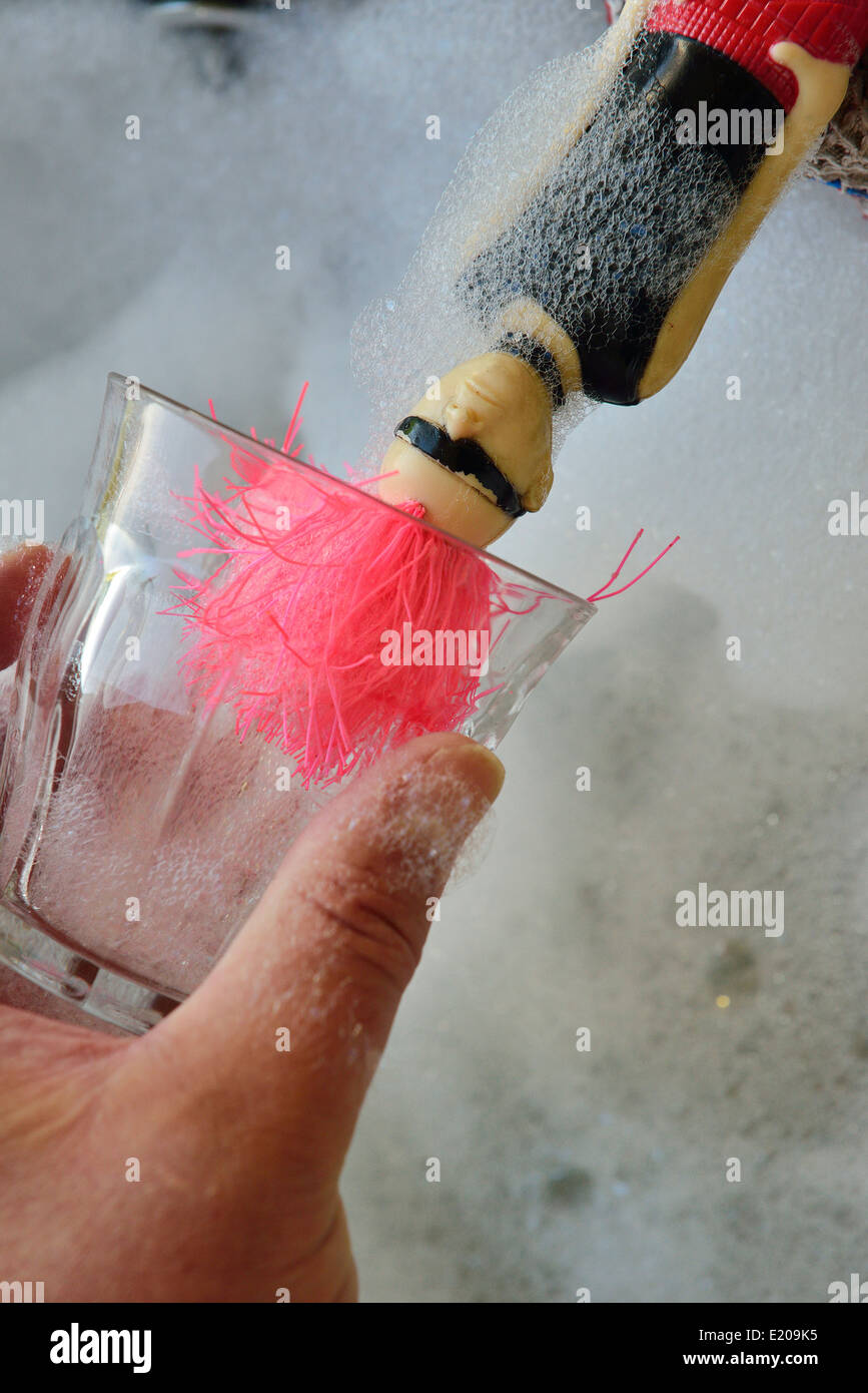 Novità punk rocker lavaggio fino spugna piatto piatto di vetro panno detergente. Foto Stock