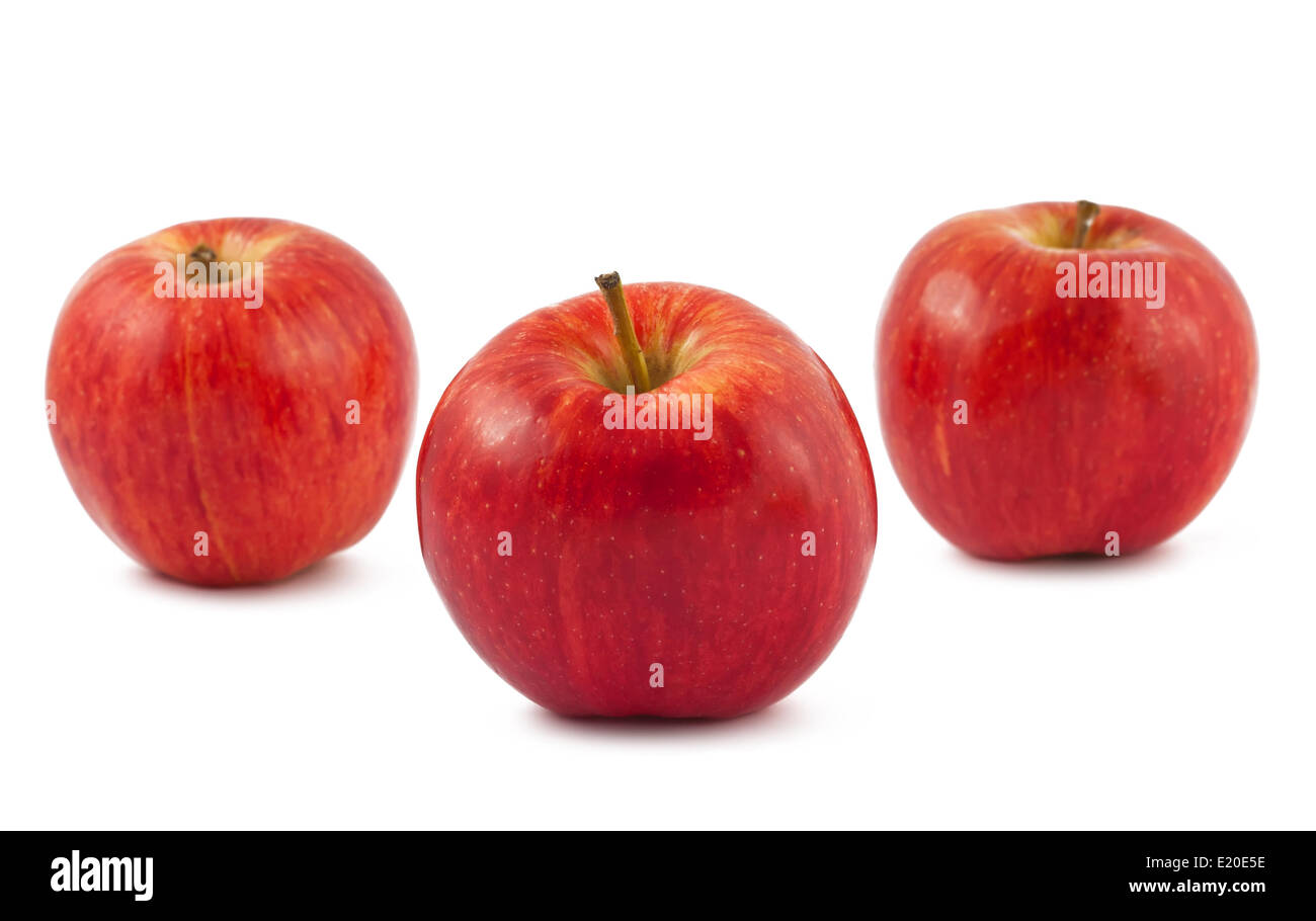 Tre mature mele rosso su bianco Foto Stock