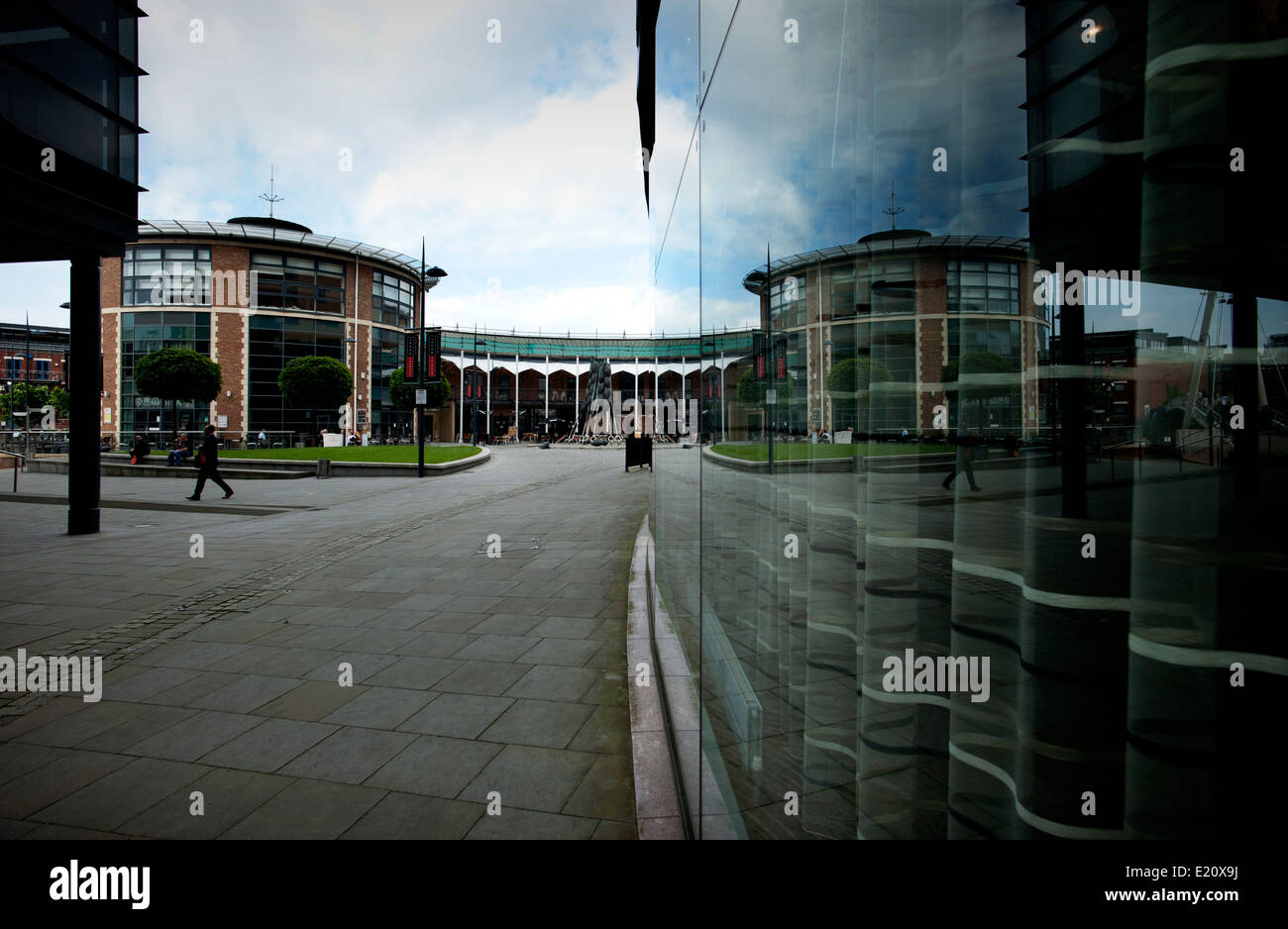 Leeds, nello Yorkshire, Inghilterra, Regno Unito. Giugno 2014 Waterfront sviluppo intorno all'area delle chiamate del centro della citta'. Foto Stock