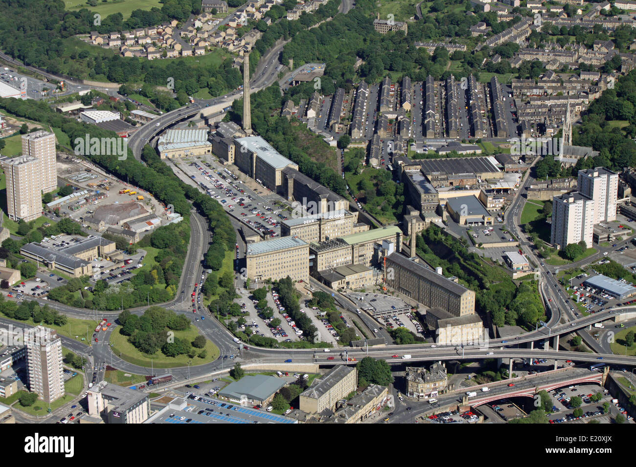 Vista aerea del Dean Clough mulini a Halifax, West Yorkshire, Regno Unito Foto Stock
