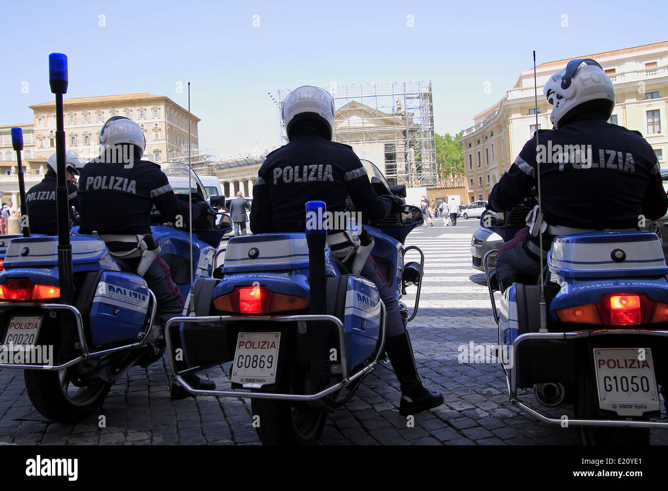 Polizia in Piazza San Pietro in Vaticano, Roma, Italia Foto Stock
