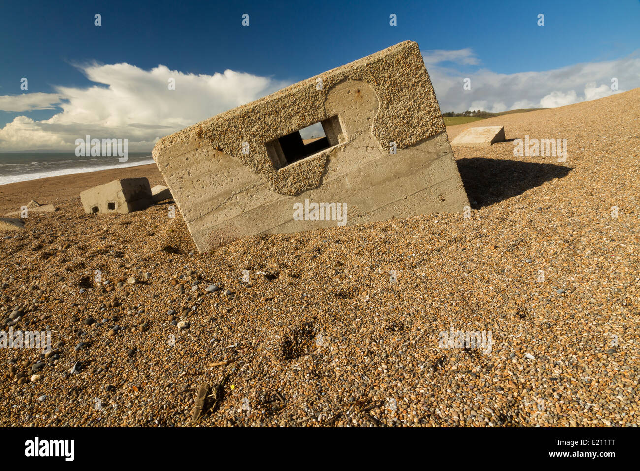 Tipo 26 WWII scatola di pillole all'estremità occidentale del Chesil Beach, Abbotsbury, England, Regno Unito, Europa Foto Stock