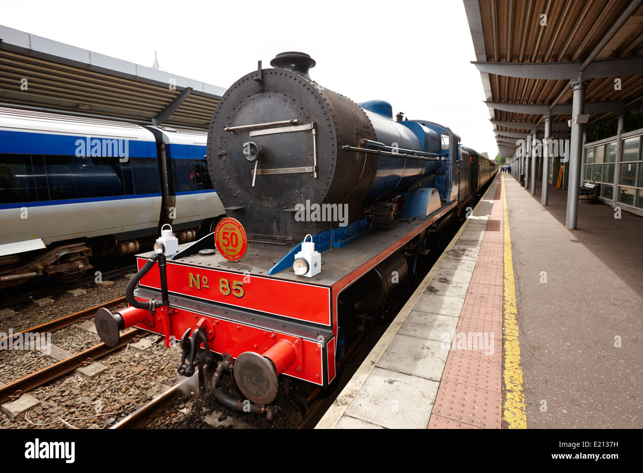 Locomotiva a vapore con il treno alla stazione di bangor Irlanda del Nord Foto Stock