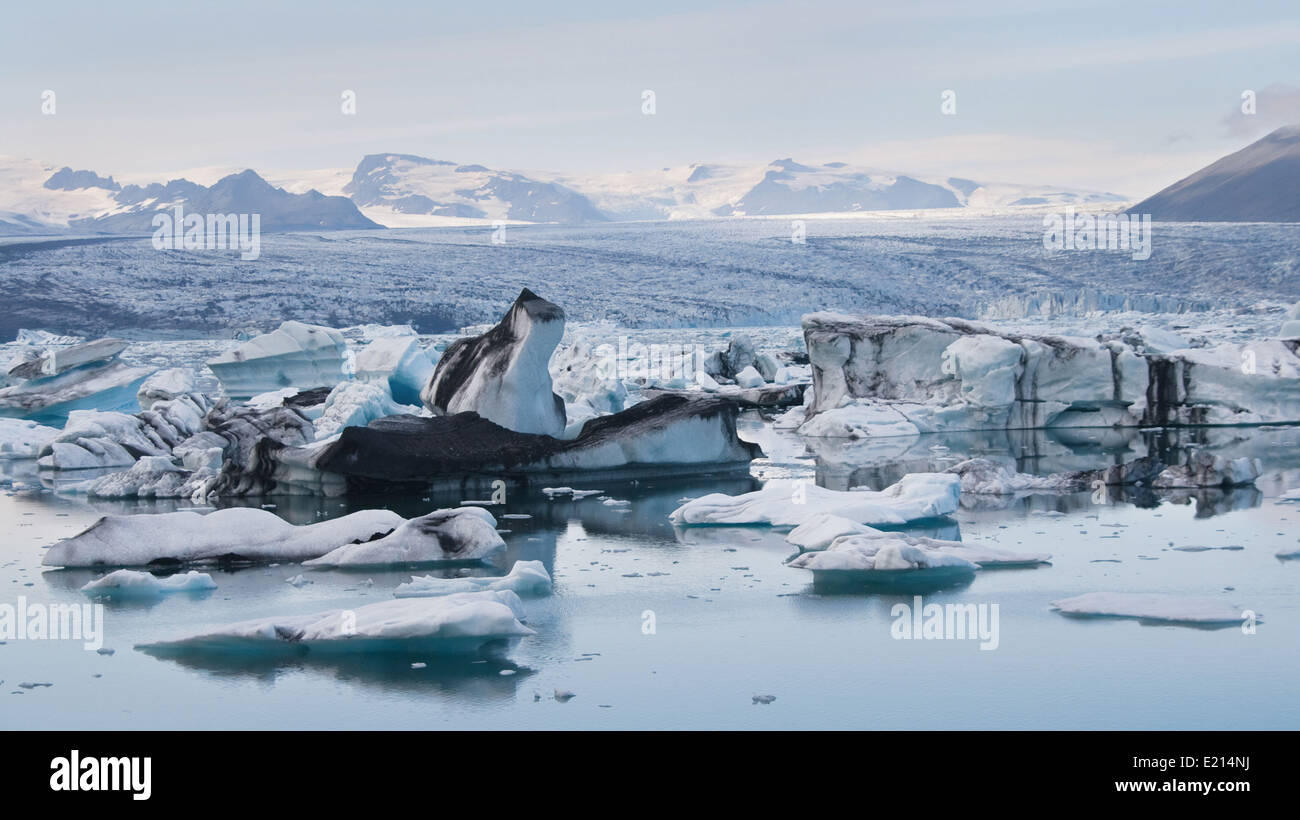 Il ghiacciaio Vatnajokull da Jokulsarlon nel sud dell'Islanda. Foto Stock