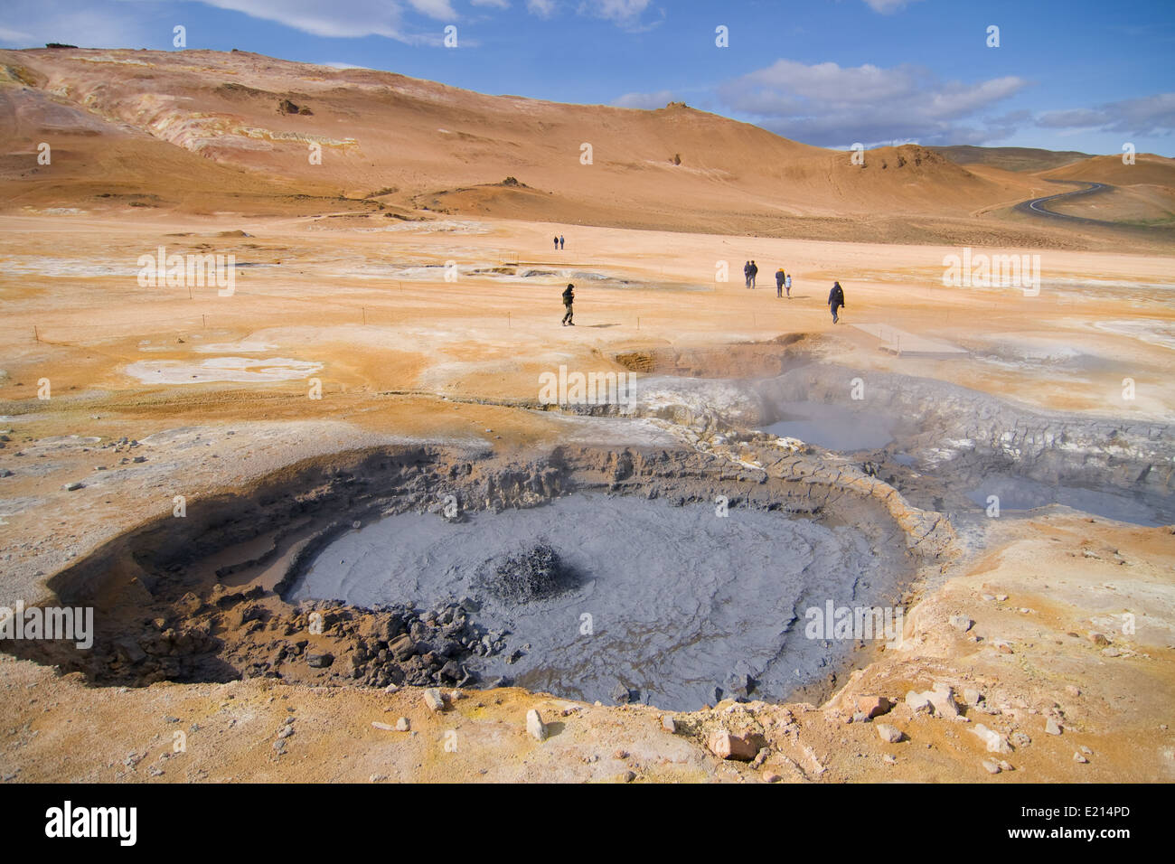 Piscine di fango bollente in Hverarond, Islanda. Foto Stock