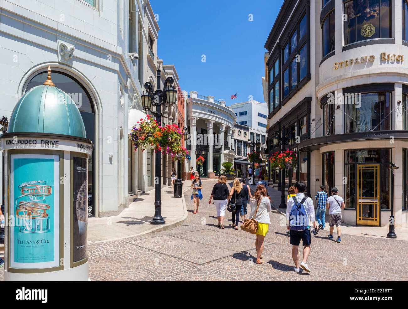 Negozi a due di Rodeo Drive a Beverly Hills, Los Angeles, California, Stati Uniti d'America Foto Stock