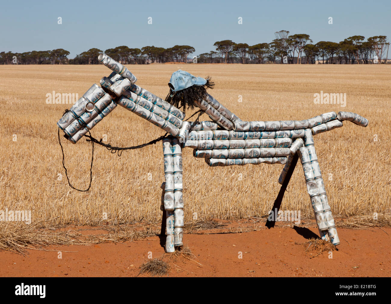 Un cavallo di stagno sul cavallo di stagno in autostrada in Australia Occidentale Foto Stock