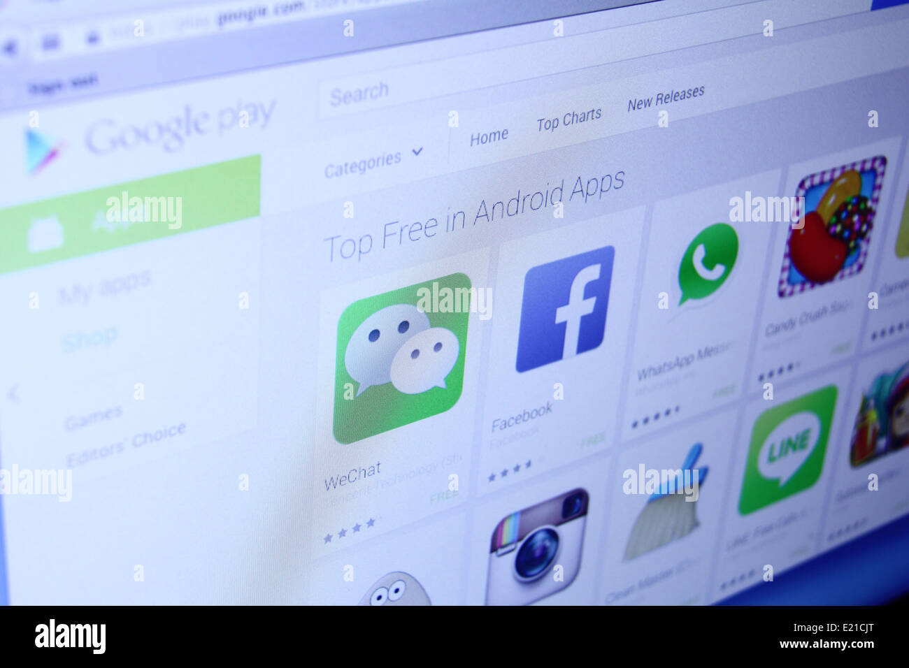 Foto di Google Play pagina web su schermo di un monitor. Google Play è ufficiale l'app store per smartphone Android e compresse Foto Stock