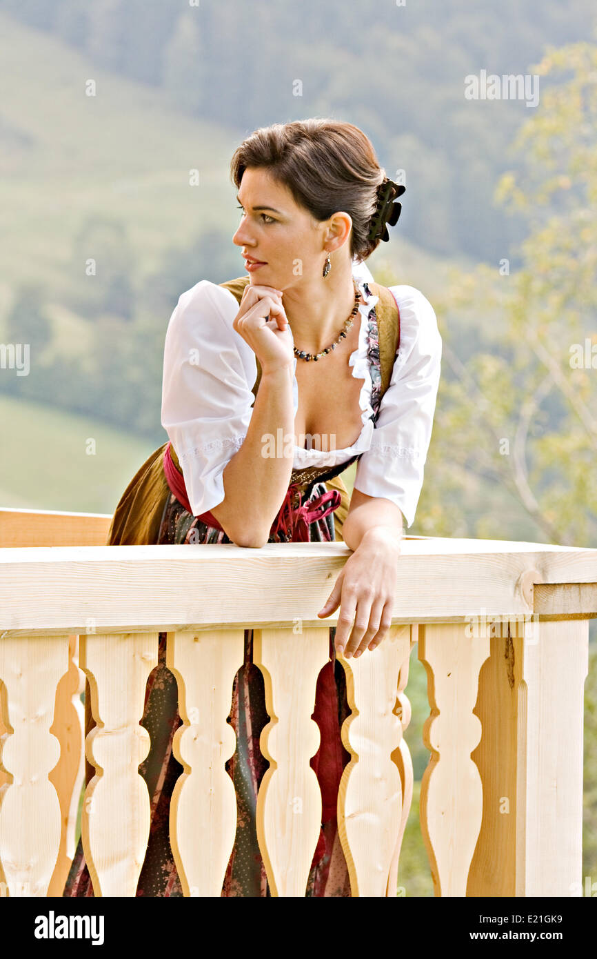 Ragazza bavarese costume in vacanza Foto Stock