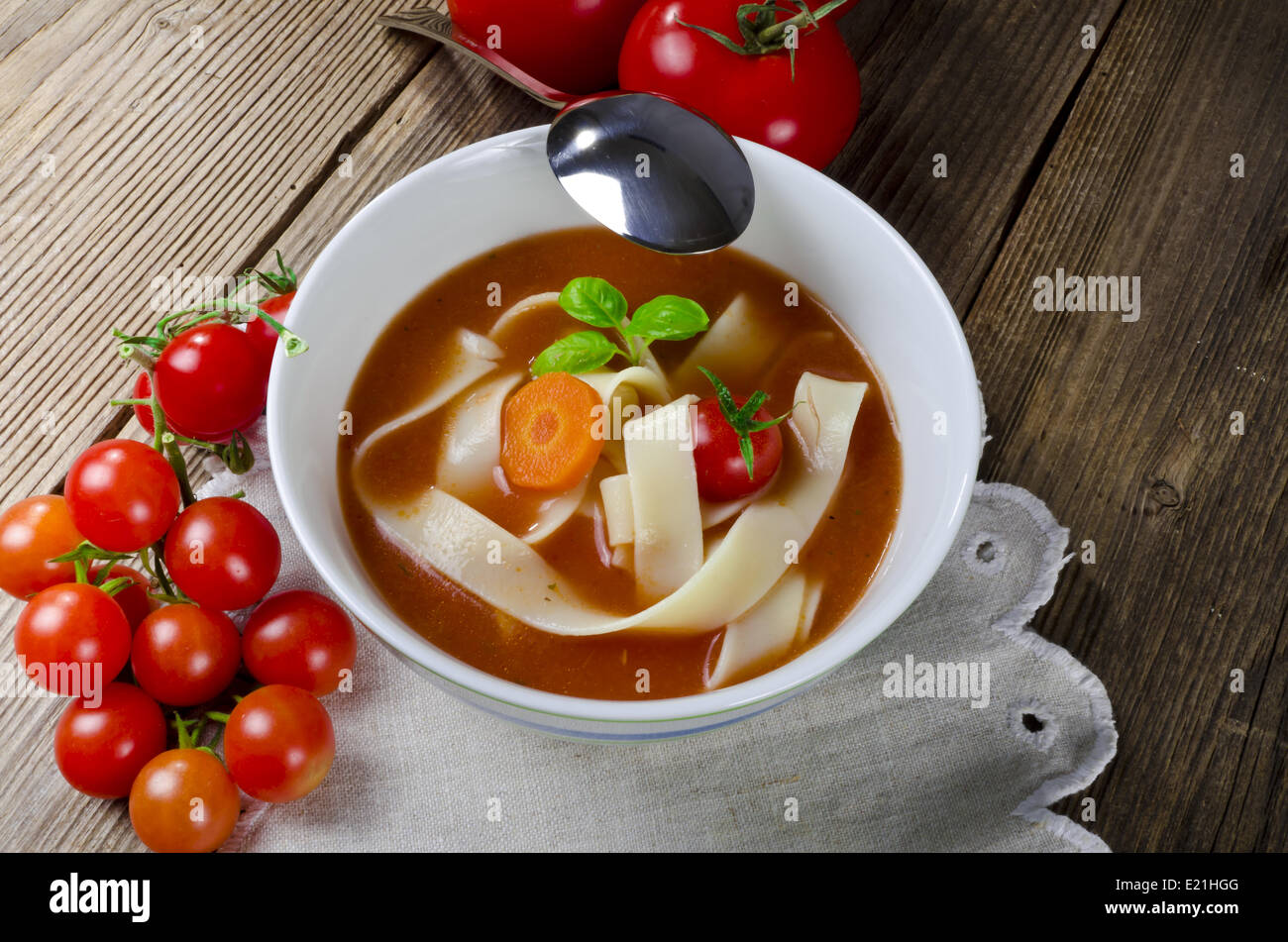 Zuppa di pomodoro con Pappardelle Foto Stock