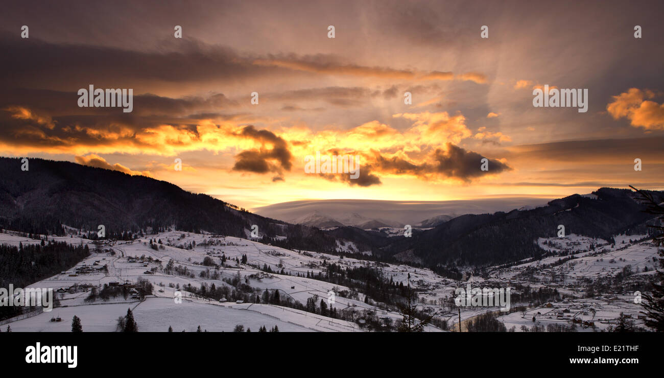 Tramonto nuvoloso Foto Stock