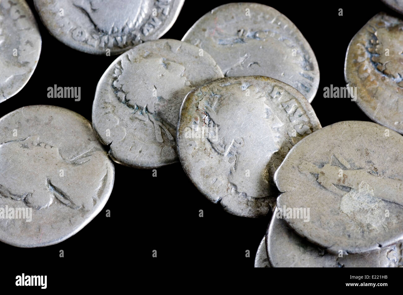 Monete antiche sono fatte di argento. Mezzi di pagamento dei secoli passati Foto Stock